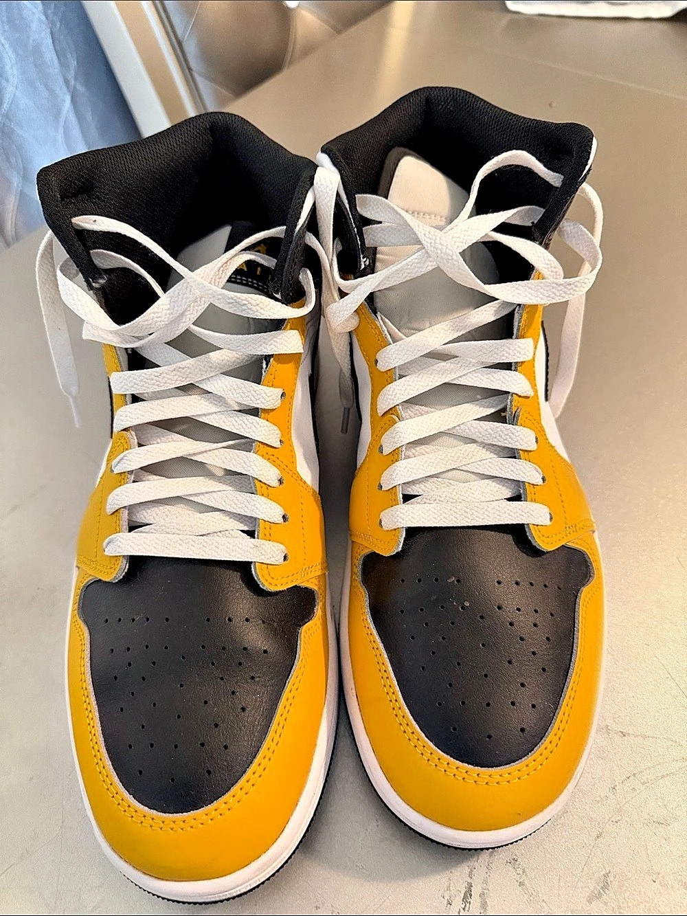 Jordan Air Jordan 1 Retro High OG High Top Sneakers Yellow Black US 12 Like New